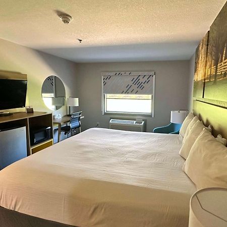 Days Inn & Suites By Wyndham Wynne Buitenkant foto