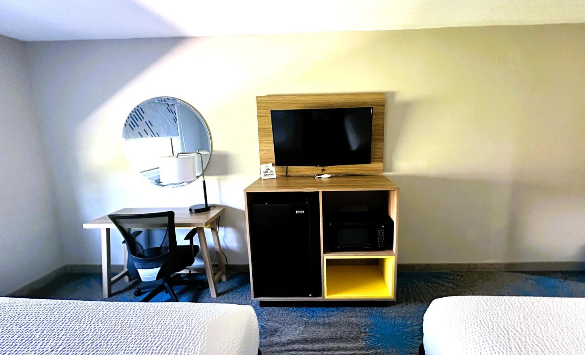 Days Inn & Suites By Wyndham Wynne Buitenkant foto