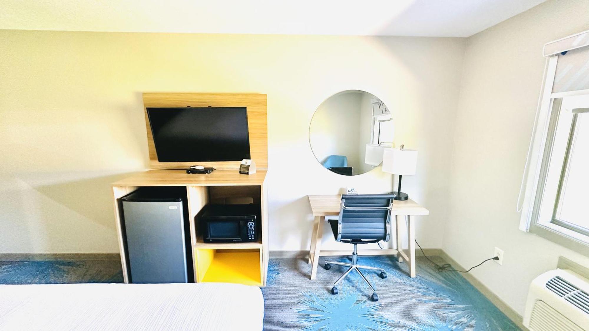 Days Inn & Suites By Wyndham Wynne Buitenkant foto