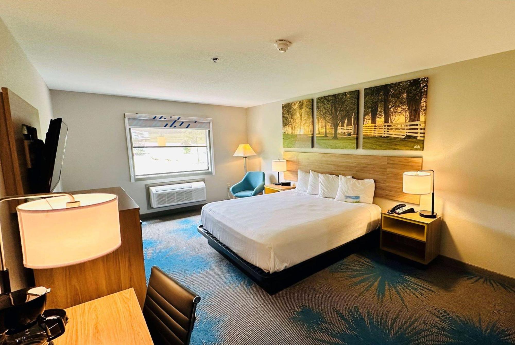Days Inn & Suites By Wyndham Wynne Buitenkant foto
