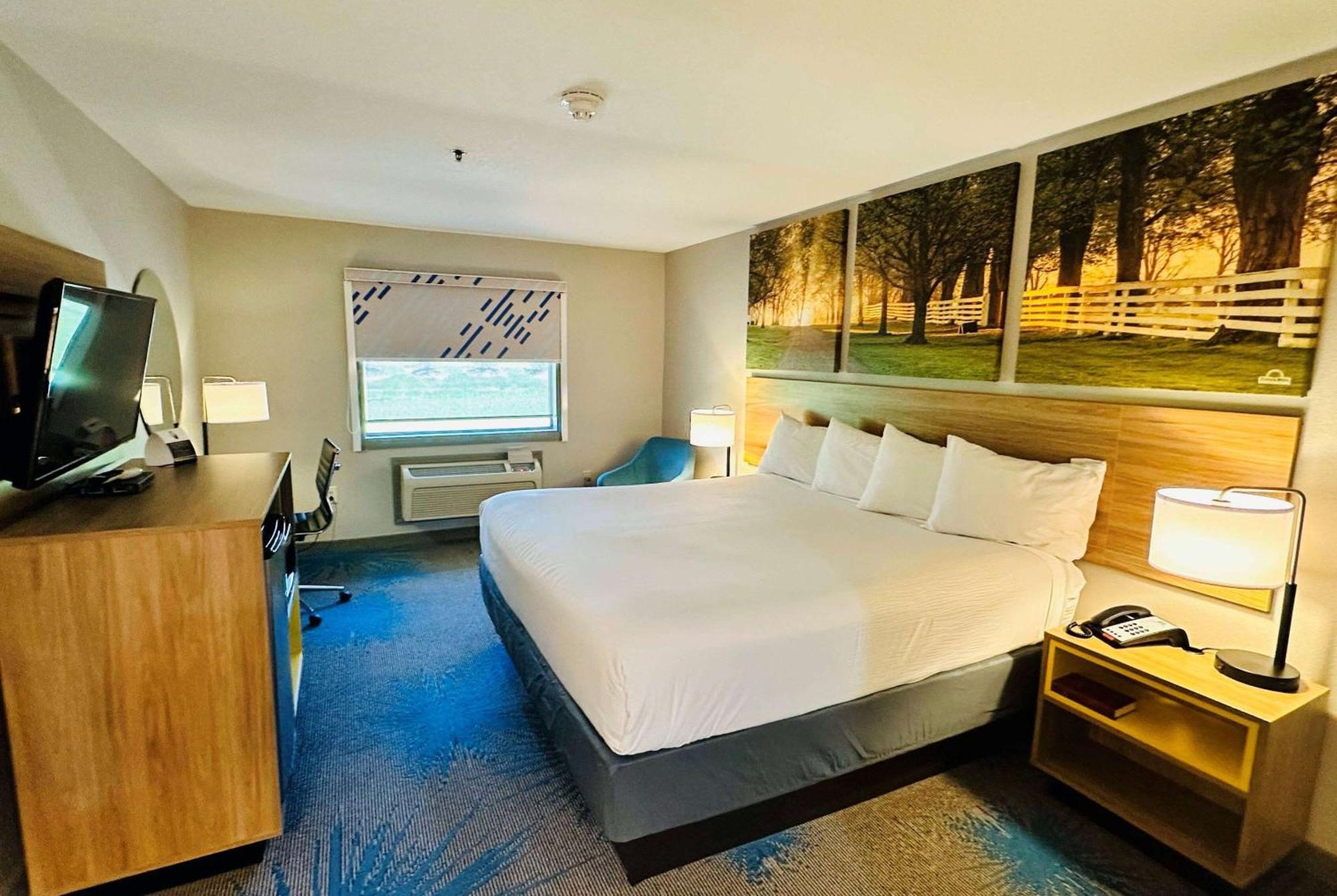Days Inn & Suites By Wyndham Wynne Buitenkant foto