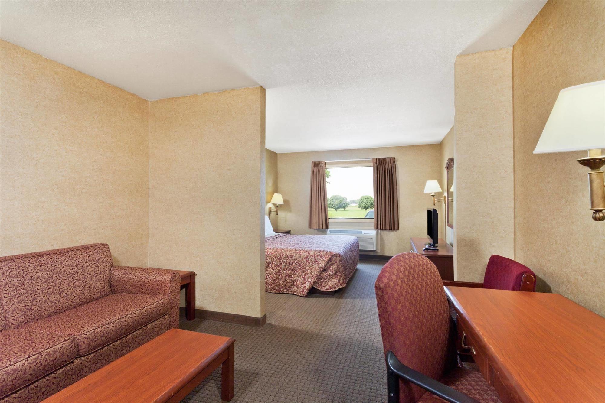 Days Inn & Suites By Wyndham Wynne Buitenkant foto